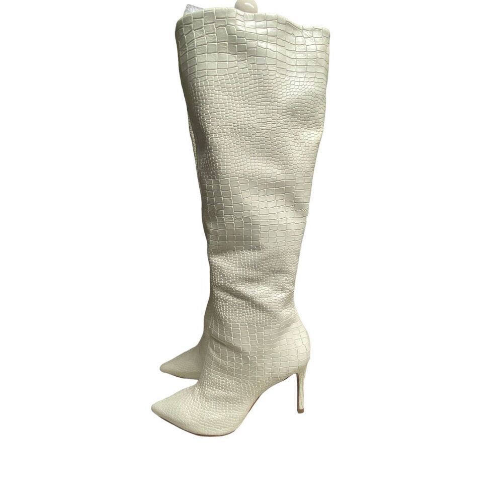 Raye Yasmin Boot in‎ White Size 9